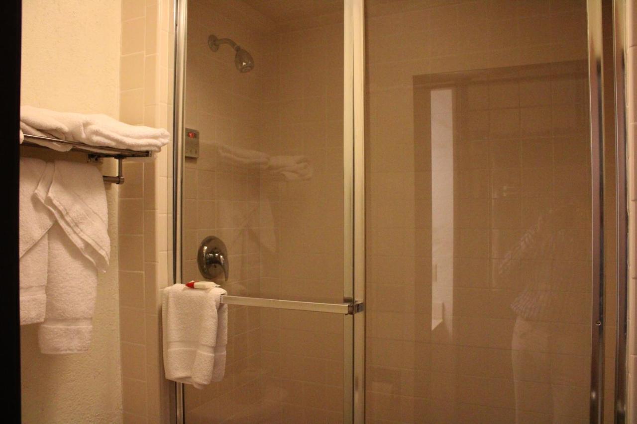 Sheboygan Falls The Oasis Hotel & Bar מראה חיצוני תמונה