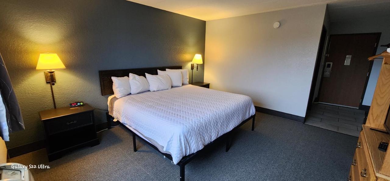 Sheboygan Falls The Oasis Hotel & Bar מראה חיצוני תמונה