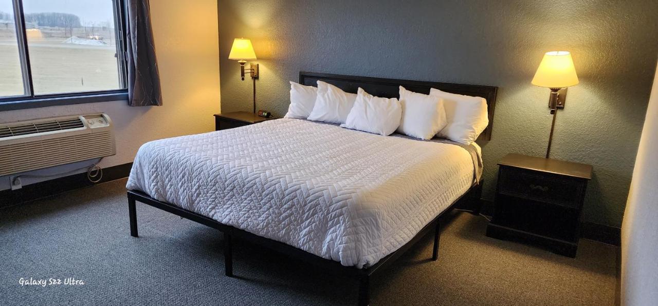 Sheboygan Falls The Oasis Hotel & Bar מראה חיצוני תמונה