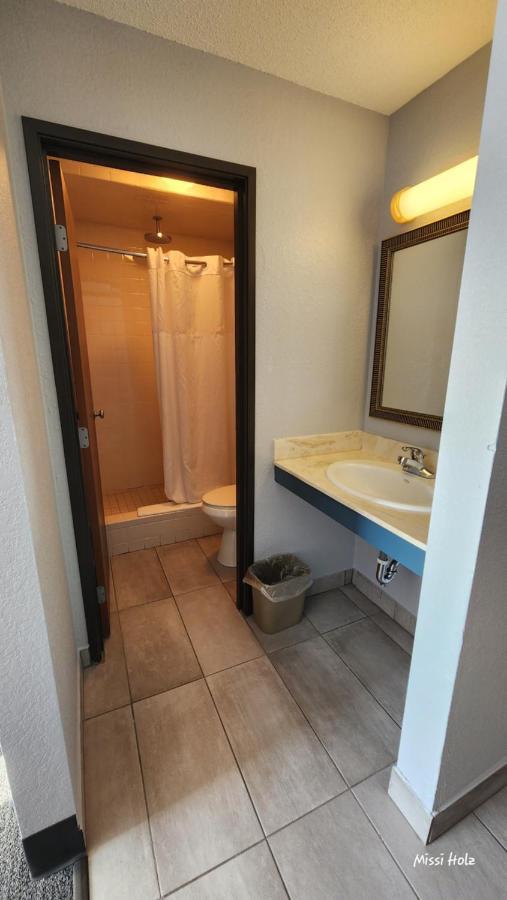 Sheboygan Falls The Oasis Hotel & Bar מראה חיצוני תמונה